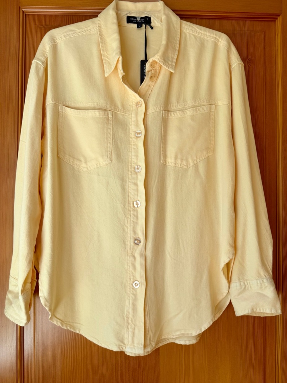 Women’s Velvet Heart Light Yellow Button-Up Shirt. Size Medium. NWT
